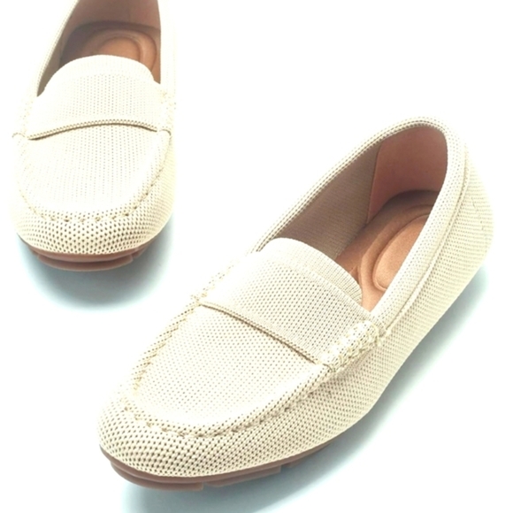 Elegant Cream Loafers for Women - Picture 2 of 5
